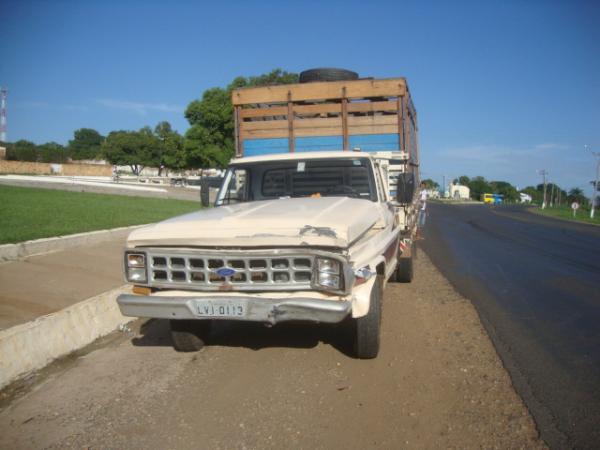 Uma F4000 colidiu com uma caminhonete estrada(Imagem:redação)