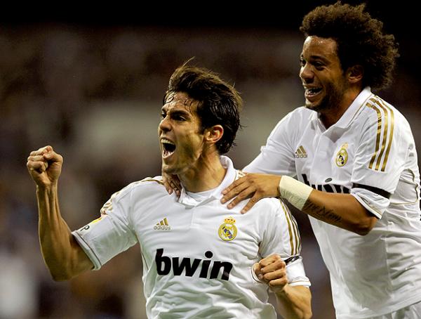 Ao lado de Marcelo, Kaká comemora o seu quarto gol na temporada: de volta à boa fase.(Imagem:AFP)