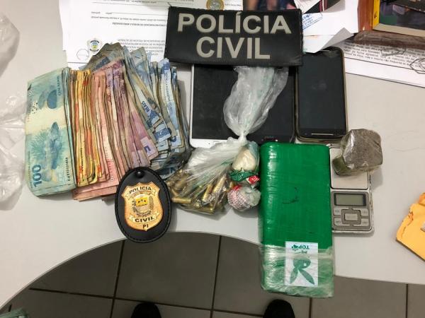Drogas e dinheiro foram apreendidas em operação em que 15 pessoas foram presas no Piauí.(Imagem:Divulgação/ Polícia Civil)