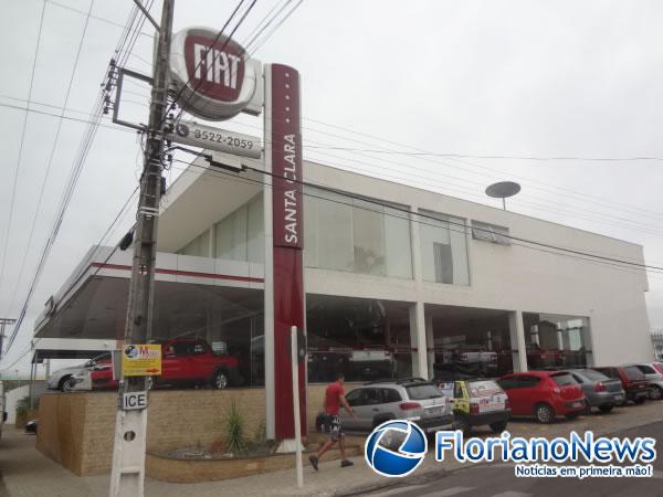 Concessionária Fiat Santa Clara exibe nova Strada 2014 no Centro de Floriano.(Imagem:FlorianoNews)