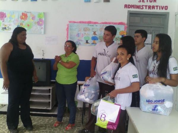 Escola Pequeno Príncipe realizou entrega de doações à APAE de Floriano.(Imagem:EPP)