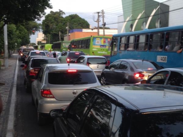 Motoristas têm a opção de parcelar o débito em até seis vezes.(Imagem:Ellyo Teixeira/G1)