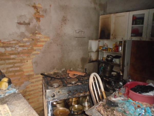 Vazamento em botijão de gás provoca incêndio em residência na Vila Parnaíba.(Imagem:FlorianoNews)