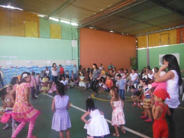Escola Pequeno Príncipe comemorou nesta quinta-feira o Dia do Folclore.(Imagem:FlorianoNews)
