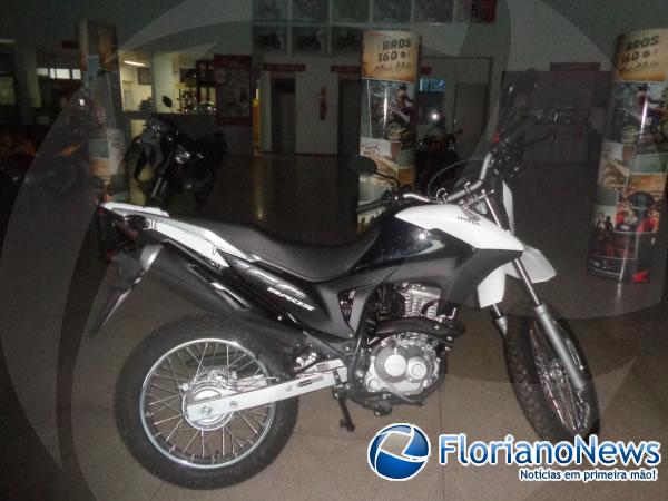 Cajueiro Motos apresenta a urbana NXR 160 Bros 2015 com mais potência e torque.(Imagem:FlorianoNews)