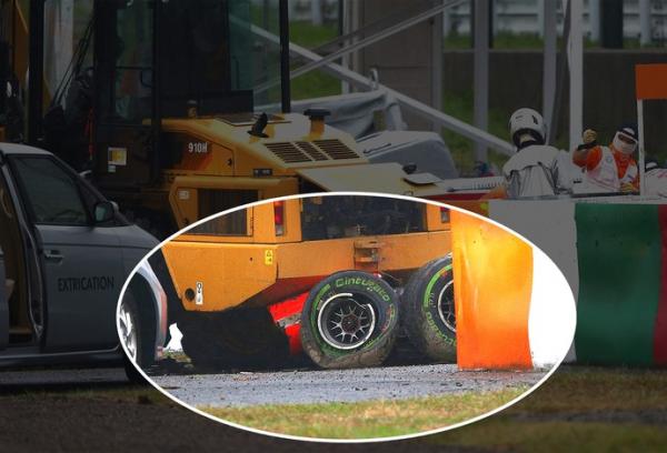 Jules Bianchi bateu com Marussia em trator durante GP do Japão.(Imagem:Getty Images)
