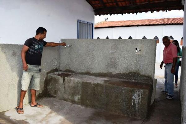 Prefeito Gilberto entrega a reforma do chafariz da Vila Leão.(Imagem:Secom)