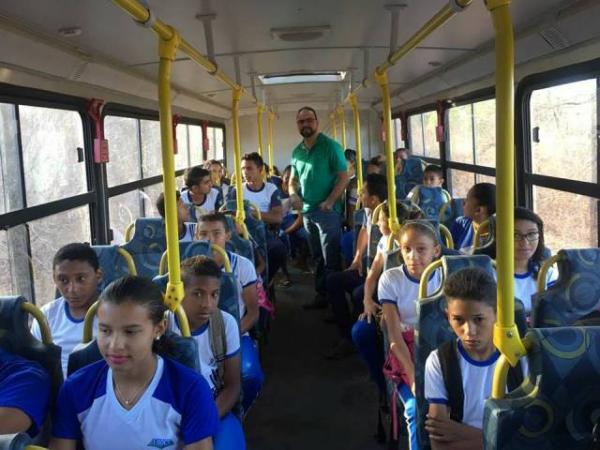 Educação soluciona problemas na rota do transporte escolar na zona rural.(Imagem:SECOM)