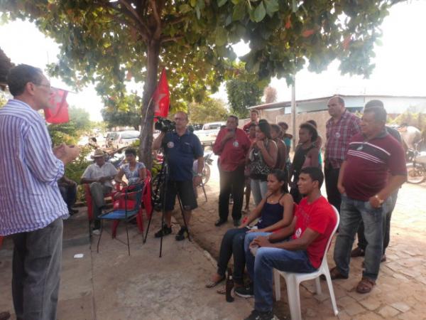 Oscar Procópio prestigia Festa do Vaqueiro e conversa com lideranças em Nazaré do Piauí.(Imagem:Ascom)