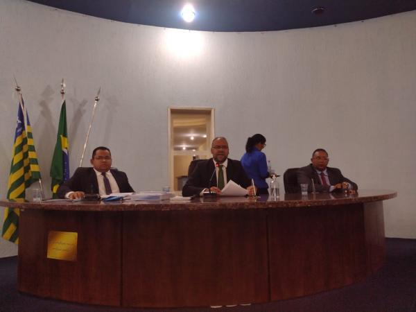 Vereadores antecipam sessão e encerram quinzena com aprovação de nove projetos de lei(Imagem:FlorianoNews)