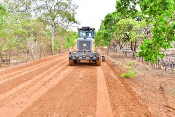 Obra de recuperação da estrada que dá acesso ao Distrito Amolar(Imagem:SECOM)
