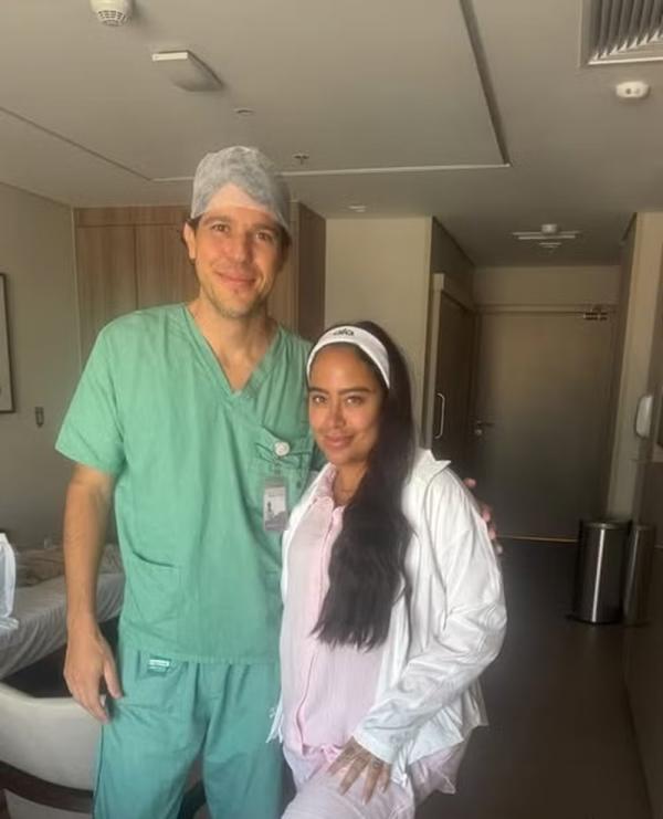Médico posta com Rafaella Santos antes da alta de hospital.(Imagem:Reprodução/Instagram)