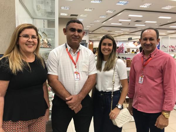 Diretora do Armazém Paraíba, Cláudia Claudino, visita loja em Floriano e celebra o Carnaval com ofertas especiais.(Imagem:FlorianoNews)