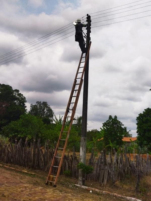 Floriano: mais duas localidades rurais recebem manutenção na rede de iluminação pública.(Imagem:Secom)