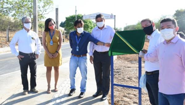 Wellington Dias inaugura asfalto, hospital e autoriza obras no aeroporto de Bom Jesus(Imagem:Ccom)