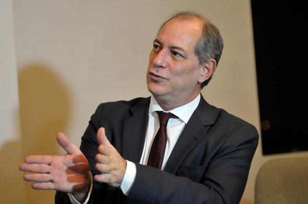 Ciro Gomes processa Fernando Holiday por injúria racial após ter sido chamado de coronelista(Imagem:Reprodução)