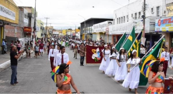 Tradição e civismo marcam festividades do Ginásio Primeiro de Maio em Floriano.(Imagem:SECOM)