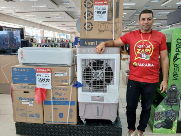 Biserra, chefe do setor de móveis e eletros do Armazém Paraíba(Imagem:FlorianoNews)