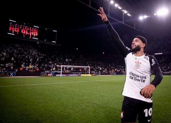 Memphis comemora vitória do Corinthians contra o Palmeiras.(Imagem:Rodrigo Coca/Ag Corinthians)