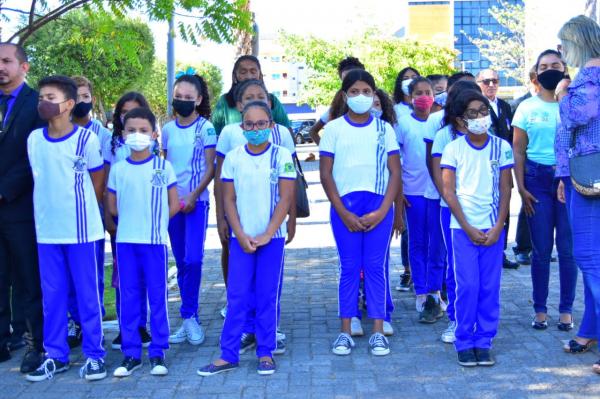 Vereadores participam oficialmente da abertura da Semana da Pátria em Floriano(Imagem:Câmara Municipal de Floriano )