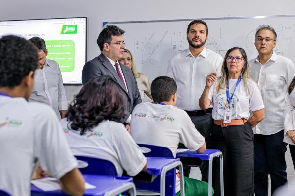 Ao inaugurar reforma de escola em Teresina, Rafael Fonteles destaca universalização do ensino integral e profissional no Piauí(Imagem:Gabriel Paulino)