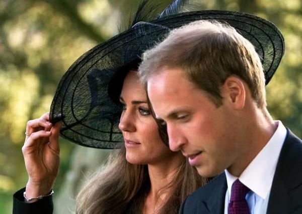 O Príncipe William e a Princesa Kate Middleton em foto de outubro de 2010, quando ainda não eram casados.(Imagem:Getty Images)