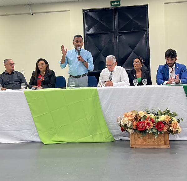 Comissão do MEC faz vistoria para implantação do curso de Medicina em Floriano; deputado Dr. Francisco acompanhou a inspeção.(Imagem:Divulgação)