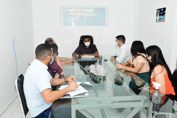 Delegadas de Floriano estiveram reunidas com o prefeito Joel Rodrigues.(Imagem:Divulgação)