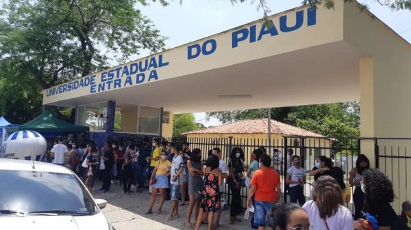 Candidatos no campus Pirajá da Uespi, em 2021.(Imagem:Lucas Marreiros/ g1 PI)