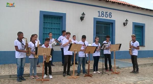 Projeto social oferece aula de música para crianças e adolescentes.(Imagem:Reprodução /Rede Clube)