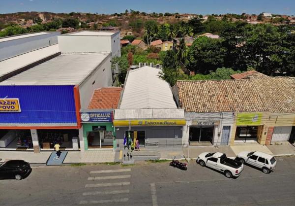  Criminosos tentam arrombar agência bancária duas vezes em Jaicós, no Sul do Piauí, não conseguem e fogem.(Imagem:Cidades na Net )