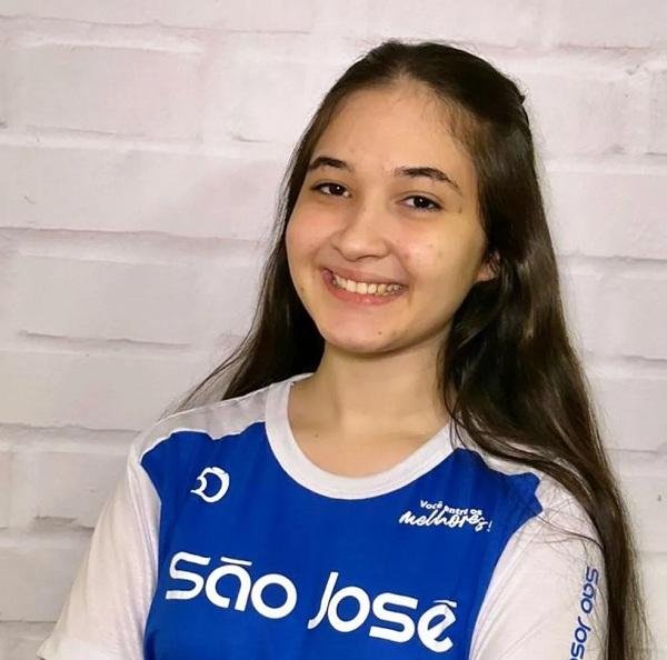  Margarida Tamires Martins Sucupira, de 21 anos, conquistou 980 pontos na redação do Enem 2023 .(Imagem:Arquivo Pessoal )