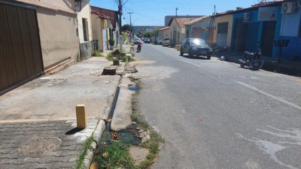Infraestrutura de Floriano faz manutenção contínua com tapa-buracos nas ruas e iluminação pública.(Imagem:Secom)
