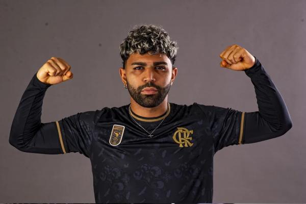 Gabigol e seu uniforme do Flamengo da consciência negra.(Imagem:Marcelo Cortes/Flamengo)