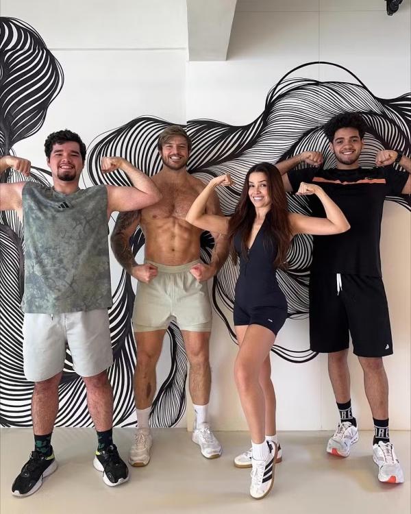 Juliette treina com o noivo, Kaique Cerveny, e amigos.(Imagem:Reprodução/Instagram)