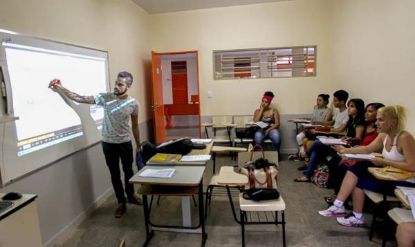Pela proposta, aluno vai receber R$ 200 por mês.(Imagem:Joel Rodrigues/Agência Brasíli)