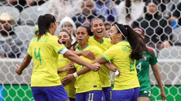 Adriana comemora o primeiro gol do Brasil na vitória sobre o México.(Imagem:Omar Vega/Getty Images)