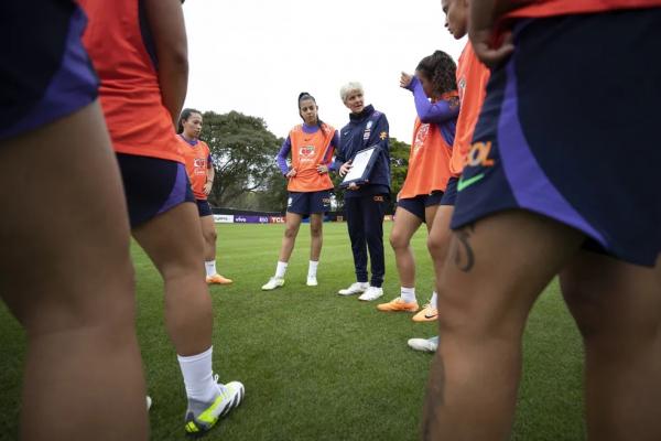 Pia Sundhage, em treino do Brasil na Austrália para Copa do Mundo Feminina.(Imagem:Thais Magalhães/CBF)