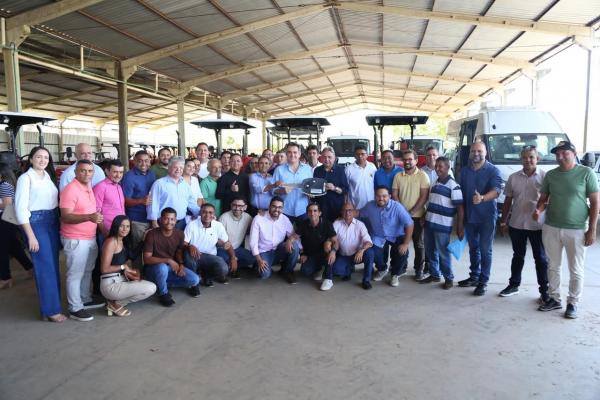 Ciro Nogueira entrega máquinas e equipamentos e beneficia população de 21 municípios(Imagem:Ascom)
