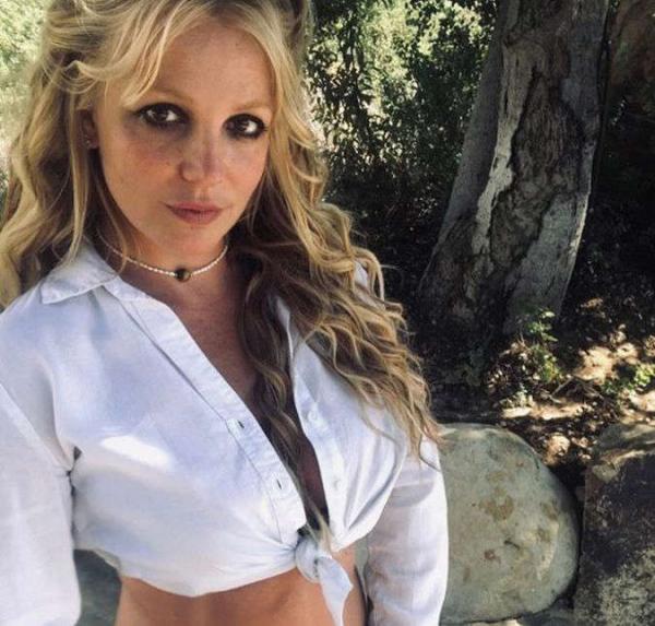 Britney Spears, finalmente, está livre! Na última sexta-feira, dia 13, a Justiça dos Estados Unidos encerrou, de uma vez por todas, a tutela da cantora, que há 13 anos estava sendo(Imagem:Reprodução)