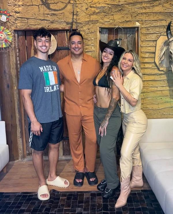  Victor Alexandre, Xanddy, Camilly Victoria e Carla Perez.(Imagem: Reprodução/ Instagram )