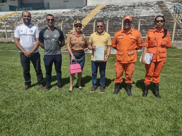 Corpo de Bombeiros realiza vistoria no Estádio Tiberão, em Floriano(Imagem:FlorianoNews)