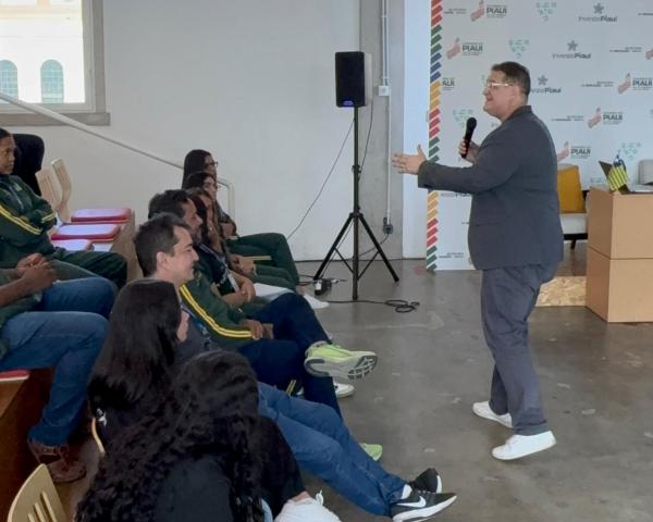 Estudantes piauienses participam de palestra em Lisboa sobre oportunidades de estudos em Portugal.(Imagem:Divulgação/ Investe Piauí em Lisboa)
