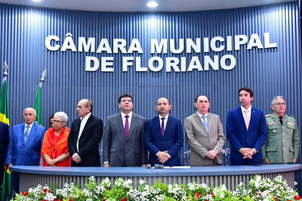 Sess&atilde;o solene na C&acirc;mara de Floriano homenageia personalidades com t&iacute;tulos honor&iacute;ficos.(Imagem:CMF)