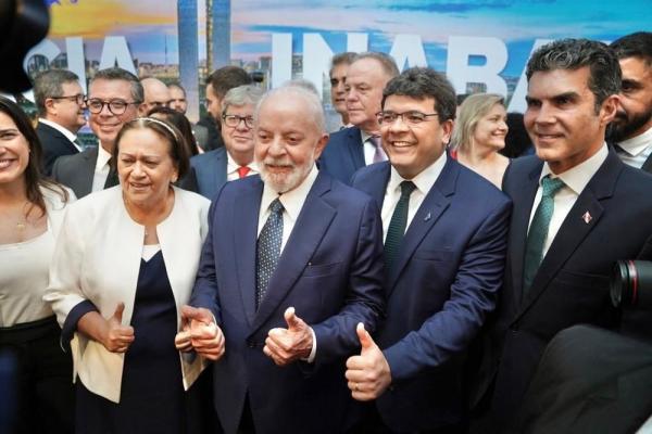 Governador participou do ato em favor da democracia que contou com a presença do presidente Lula e do Ministro do Desenvolvimento e Assistência Social, Wellington Dias.(Imagem:Divulgação)