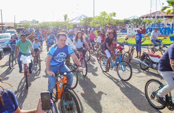 Em Caxing&oacute;, Ciro Nogueira participa de passeio cicl&iacute;stico e refor&ccedil;a entregas no munic&iacute;pio(Imagem:Ascom)