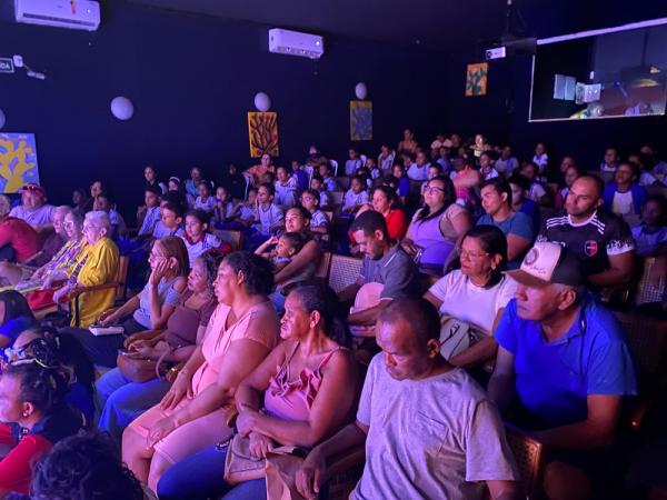 Público lota Cine Teatro para aplaudir espetáculos nacionais em Festival de Teatro de Floriano(Imagem:ASCOM ESCALET)