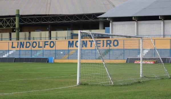 Estádio Lindolfo Monteiro(Imagem:Julio Costa/ge)