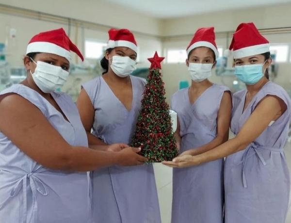 Equipe da UTI Neonatal do HRTN faz surpresa aos pais dos bebês internados(Imagem:HRTN)