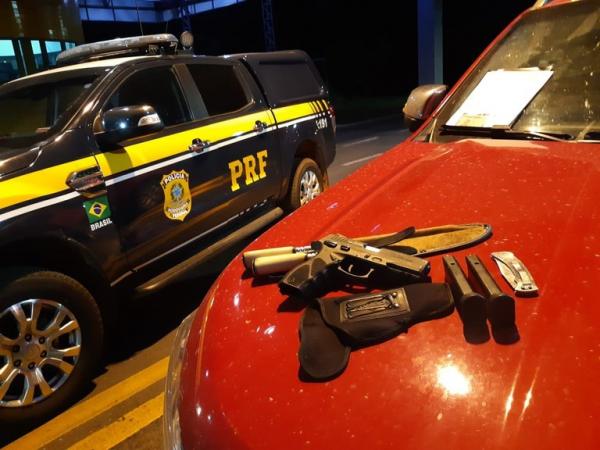 Os policiais receberam informações de populares que um veículo estava realizando manobras perigosas, ao realizarem a abordarem, foi detectado que o condutor possuía em seu desfavo(Imagem:Reprodução)